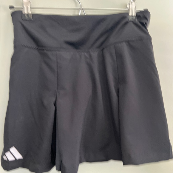 Adidas Black Pleated Tennis Skirt Skort Size Small – Never Worn - Picture 1 of 3